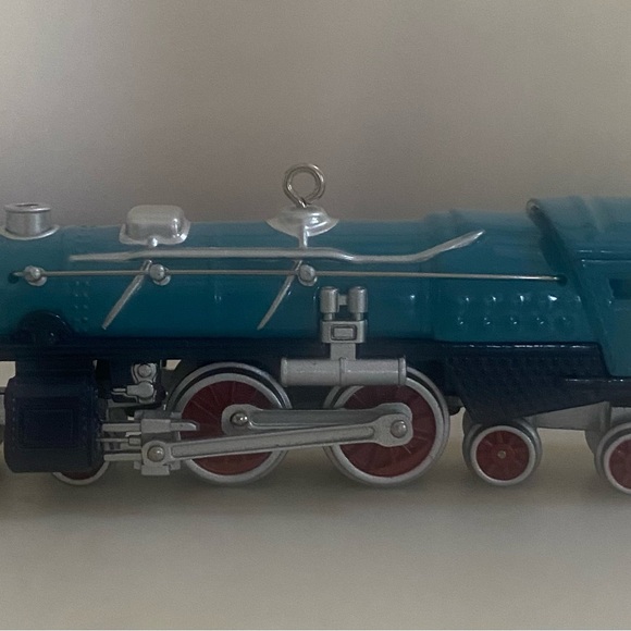 Hallmark Keepsake Ornament Lionel Train - Picture 3 of 7